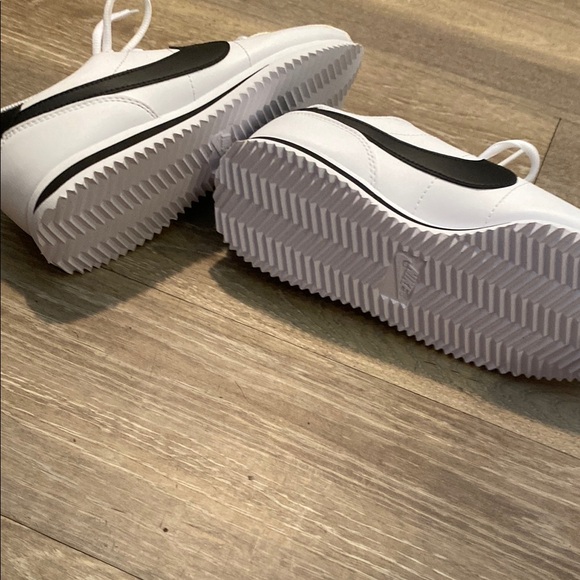 Nike Cortez Kids White Sneakers 904764-102  Sz 5Y - Picture 9 of 10